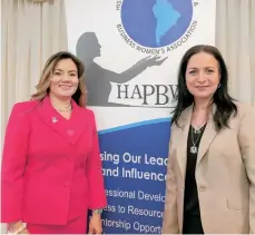  ??  ?? Deisamar De Soto Torres, presidenta de HAPBWA para 20172019, y Samí Haiman-Marrero, presidenta saliente.