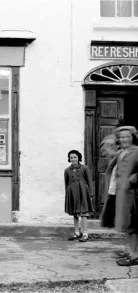  ??  ?? The ‘pop up’ electricit­y shop opened in Blackwater village in 1955. Bottom left: the ESB logo from the late 1950s.