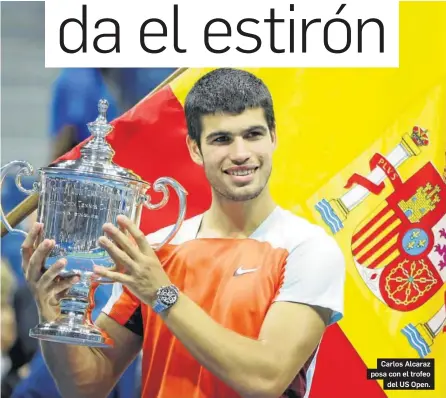  ?? JUSTIN LANE / EFE ?? Carlos Alcaraz posa con el trofeo del US Open.