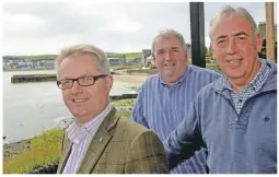  ?? 25_c33seaspor­ts01 ?? Argyll and Bute MP Brendan O’Hara and Councillor John Armour also threw their weight behind the project in July 2015. Seen here with Campbell Fox.