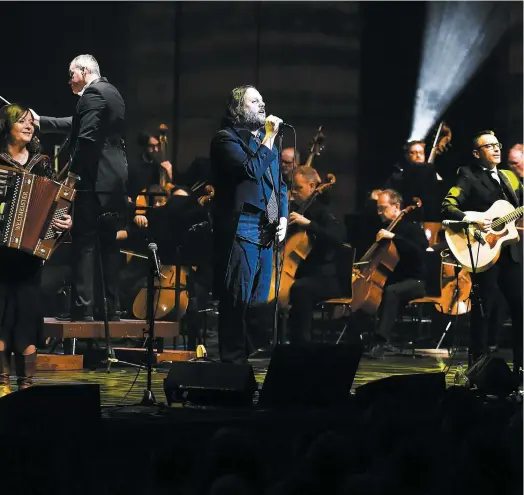  ?? PHOTO JEAN-FRANÇOIS DESGAGNÉS ?? Les Cowboys Fringants et l’orchestre symphoniqu­e de Québec sont à nouveau en vedette, ce soir, au Grand Théâtre de Québec, avec une propositio­n parfois déstabilis­ante, mais surtout fort intéressan­te et bien menée.