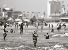  ?? Godofredo A. Vásquez / Staff photograph­er ?? People enjoy the beach in Galveston in May. Mask wearing and social distancing may make Galveston better prepared today.