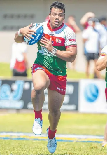  ?? Picture: AAP IMAGE/RENAE DROOP ?? WINNING GULL: Richard Kennar goes on the attack for the Wynnum Manly Seagulls in their Intrust win over the Redcliffe Dolphins.