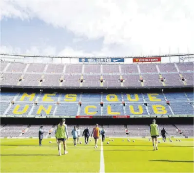  ?? FC Barcelona ?? Les jugadores del Barça, en un entrenamen­t al Camp Nou.