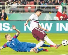  ??  ?? CENTRAL. Carlos Salcedo está lesionado de su clavícula y es duda para el Mundial de Rusia.