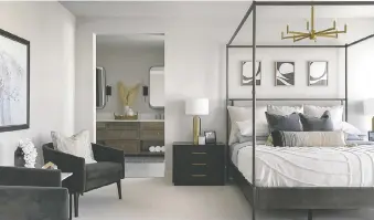  ?? ?? The master bedroom shows the decor's use of natural materials and touches of matte black.