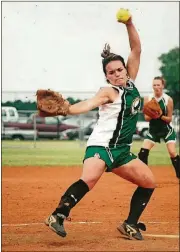  ?? CONTRIBUTE­D ?? Katie, here in the 11th grade, was a pitcher on her high school softball team.
