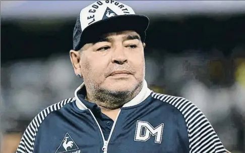  ?? JAM MEDIA / GETTY ?? Entrenador
Maradona, en un partido entre Boca Juniors y Gimnasia y Esgrima de La Plata el 7 de marzo del 2020