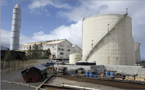  ?? The Maui News / MATTHEW THAYER photo ?? The Hawaiian Electric Co. Kahului Power Plant, shown Thursday afternoon, will be phased out of power generation in 2024, according to plans filed with the Public Utilities Commission.