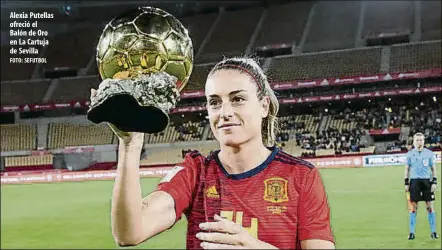  ?? FOTO: SEFUTBOL ?? Alexia Putellas ofreció el Balón de Oro en La Cartuja de Sevilla
