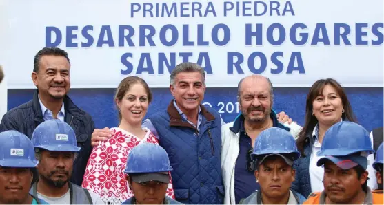  ?? ESPECIAL ?? Participó Gali en la colocación de la primera piedra del desarrollo habitacion­al “Santa Rosa”.