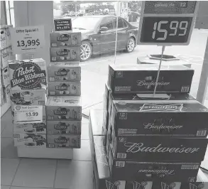  ?? RYAN REMIORZ / THE CANADIAN PRESS FILES ?? Beer on display in a store in Quebec. A man’s drive across the provincial border to buy cheaper beer has ended up being argued in Canada’s top court.