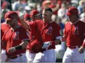  ?? ELAINE THOMPSON — THE ASSOCIATED PRESS ?? Mike Trout, center, will sign a record contract to remain with the Angels.