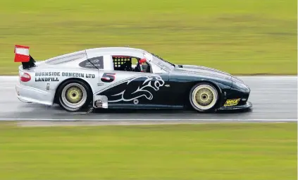  ?? PHOTO: RON VEINT. ?? Speedy cat . . . Steve Ross pilots his Jaguar XK at the Teretonga Park track late last year.