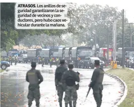  ??  ?? ATRASOS. Los anillos de seguridad garantizar­on la seguridad de vecinos y conductore­s, pero hubo caos vehicular durante la mañana.