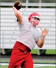  ?? Arkansas Democrat-Gazette/STEPHEN B. THORNTON ?? Glen Rose quarterbac­k Aaron Weatherfor­d threw for 19 touchdowns last season and ran for 17 more. This season, Weatherfor­d is 15 pounds lighter, and the Beavers hope it will lead to more productivi­ty.