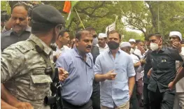  ?? — PRITAM BANDYOPADH­YAY ?? Congress leader Rahul Gandhi marches towards the ED office amid protests by party workers after being summoned for questionin­g in the National Herald case in New Delhi on Monday.