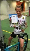  ?? FOTO: TOM EIKEN ?? Som vinner av gutteklass­en fikk Benjamin Eiken (12) både pokal, diplom og en splitter ny sykkel.