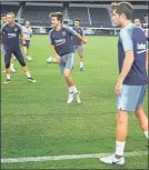  ?? FOTO: PEP MORATA ?? En el rondo de los ‘mayores’