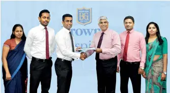  ??  ?? From left: Ms. Anoji Munasinha- Coordinato­r (Browns Hospitals); Niroshan Prasanna
Head of Finance (Browns Hospitals); Charitha Jayasingha – Chief Operating Officer
(Browns Hospitals); Sanath C. De Silva - Chief Executive Officer, NITF; Anura Samarakoon - Manager (Claims), NITF and Ms. Dilani Wickramana­yaka - Management Assistant (Legal), NITF.