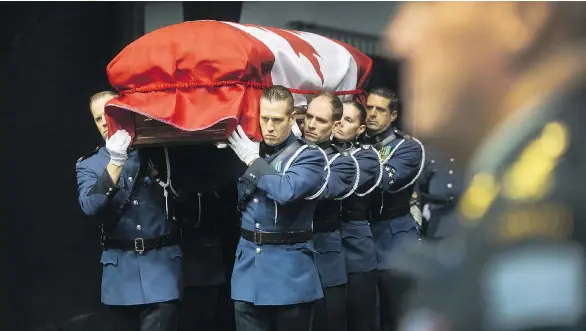  ?? ARLEN REDEKOP/PNG STAFF ?? The casket of Const. John Davidson is carried into the Abbotsford Centre Sunday, where thousands paid their respects to the fallen officer, who was fatally shot Nov. 6 while on duty.