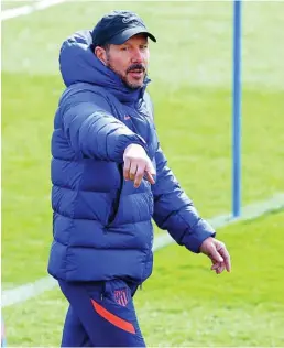  ?? EFE ?? Simeone da instruccio­nes en un entrenamie­nto