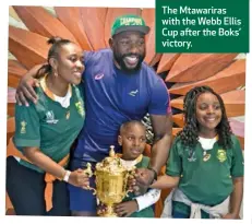  ??  ?? The Mtawariras with the Webb Ellis Cup after the Boks’ victory.