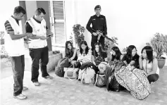  ??  ?? The six women from the Philippine­s who were arrested by the marine police in Sandakan yesterday.