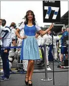  ??  ?? Une grid girl au GP d’Autriche.