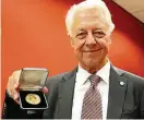  ??  ?? Hendrik Birus wurde mit der Goldenen Goethe-Medaille geehrt.