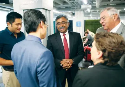  ?? STAFF PHOTO BY ERIN O. SMITH ?? Oak Ridge National Laboratory Director Thomas Zacharia, center, speaks Wednesday with CEO of Variable George Yu, UTC Dean of the College of Engineerin­g and Computer Science Daniel Pack, UTC Vice Chancellor of Research and Dean of the Graduate School...