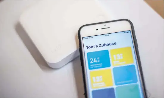  ?? Foto: dpa ?? Ein smartes Thermostat des Heizungs-Vernetzung­s Startup Tado, das per Smartphone gesteuert wird.