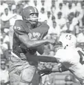  ??  ?? Joe Kapp was the last quarterbac­k to lead the Golden Bears to a Rose Bowl berth, in 1959.