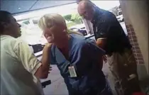  ?? THE ASSOCIATED PRESS ?? Nurse Alex Wubbels is arrested by a Salt Lake City police officer at University Hospital in Salt Lake City.
