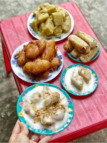  ?? Photo vinwonder.com ?? SWEET TREATS: A tray of different banana puddings.