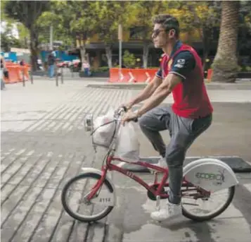  ?? / CUARTOSCUR­O ?? Expertos plantean que se analice que el servicio de bicicletas públicas crezca con la Línea 7 del MB que pasará por La Villa, donde también cruza la Línea 6.