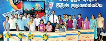  ??  ?? Dilshan Rodrigo – Chief Operating Officer - HNB after handing over brand new colour LCD TVs s to the winners while Kelum Wijesuriya – Assistant General Manager - Remittance­s and Foreign Currency Deposits – HNB also in the picture