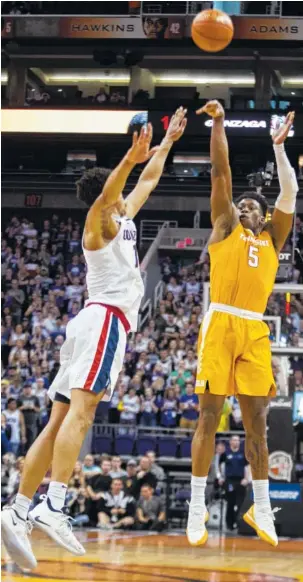  ?? AP PHOTO/DARRYL WEBB ?? Tennessee’s Admiral Schofield hits a 3-pointer to give the Vols the lead against Gonzaga during Sunday’s game in Phoenix. Tennessee won 76-73.