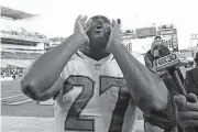  ?? [DON WRIGHT/THE ASSOCIATED PRESS] ?? Jacksonvil­le Jaguars running back Leonard Fournette celebrates as he walks off the field following a win over the Pittsburgh Steelers in an NFL divisional AFC playoff game Sunday in Pittsburgh.