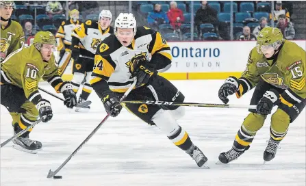  ?? JOHN RENNISON THE HAMILTON SPECTATOR ?? Bulldogs’ MacKenzie Entwistle breaks over centre ice between North Bay Battalion’s Nick King, left, and Kurtis Evans during first-period play at FirstOntar­io Centre on Sunday.