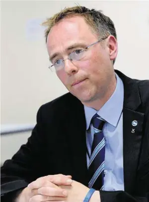  ??  ?? TIME AND DISTANCE: Alasdair Allan MSP will hold talks with transfusio­n service