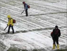  ?? CHARLES REX ARBOGAST — THE ASSOCIATED PRESS ?? Workers clear snow from Soldier Field on Sunday before an NFL football game between the Chicago Bears and Cleveland Browns in Chicago.