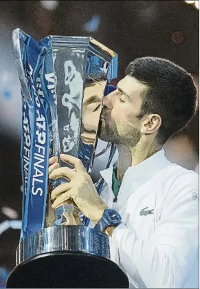  ?? FOTO: AP ?? Novak Djokovic, siete años después volviendo a ser el maestro del circuito ATP