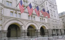  ?? SUSAN WALSH ASSOCIATED PRESS ?? Ce n’est pas la première fois que le Trump Internatio­nal Hotel augmente ses prix pour tirer profit des événements phares se jouant dans la capitale.