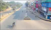  ?? PTI ?? A deserted road during the statewide shutdown over the alleged suicide of Kundali gangrape victim in Bhubaneswa­r Wednesday.