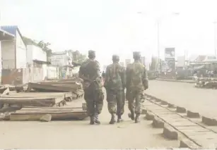  ?? Picture By MUKOSELA KASALWE ?? Soldiers on patrol in Lusaka yesterday.