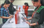  ?? BLOOMBERG ?? Employees use Xiaomi Corp smartphone­s on display at a lab inside a call center linked to the company in Bengaluru, India.