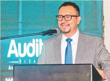  ??  ?? Continuida­d. Eduardo Amaya, socio director de Auditaxes El Salvador, anunció que en enero de 2020 se realizará un segundo foro con HUB-LPG, esta vez dedicado al tema de factura electrónic­a.