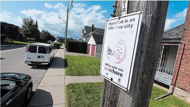  ?? BARRY GRAY THE HAMILTON SPECTATOR ?? Since the city prohibited the “unnecessar­y idling of vehicles,” not one driver has been successful­ly charged.