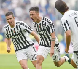  ??  ?? La gioia di Dybala dopo aver realizzato la prima rete della Juventus